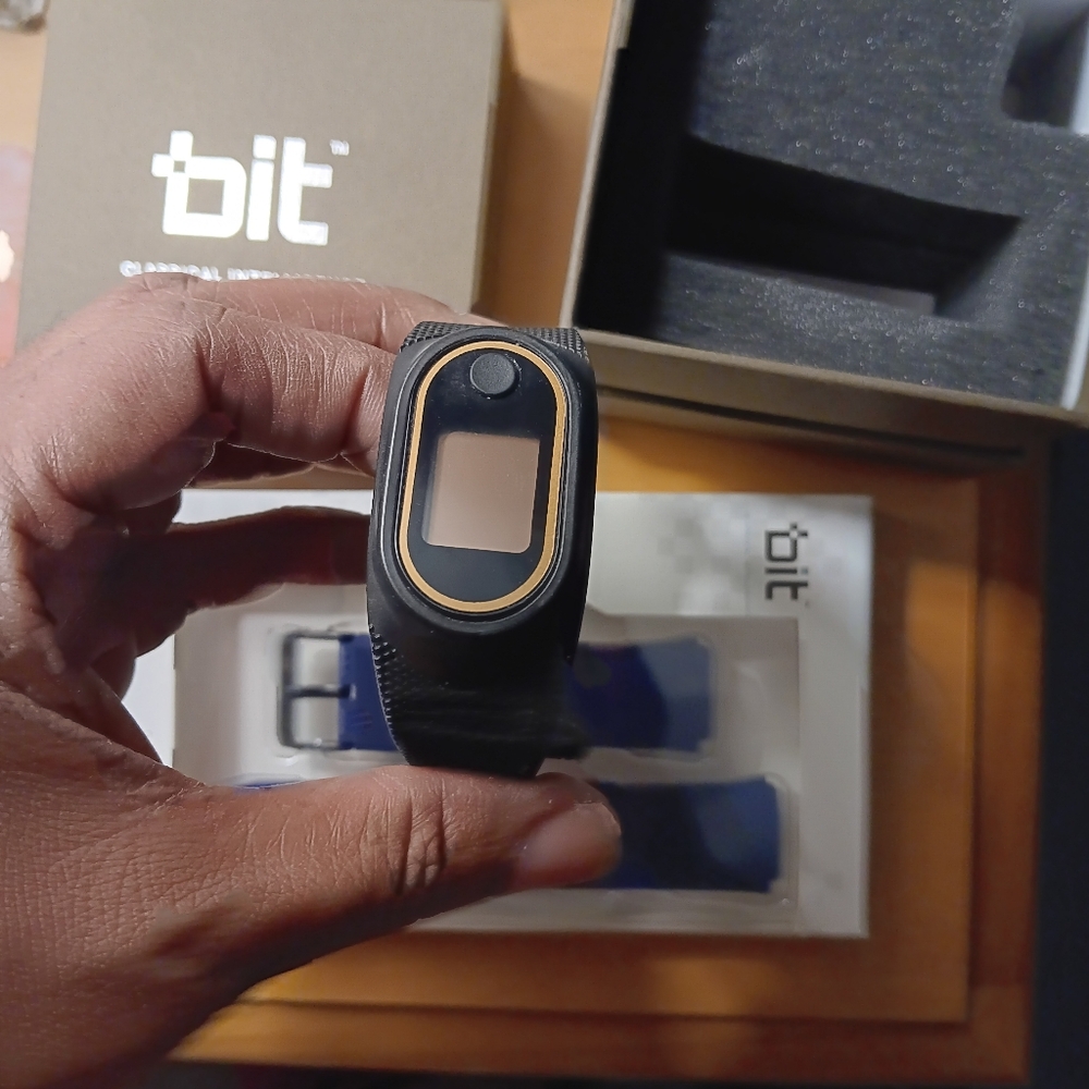 Bit smart watch - Picture 2 of 3